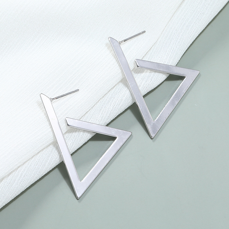 Vente En Gros Bijoux Boucles D&#39;oreilles Triangle En Alliage Métallique Simple Nihaojewelry display picture 5