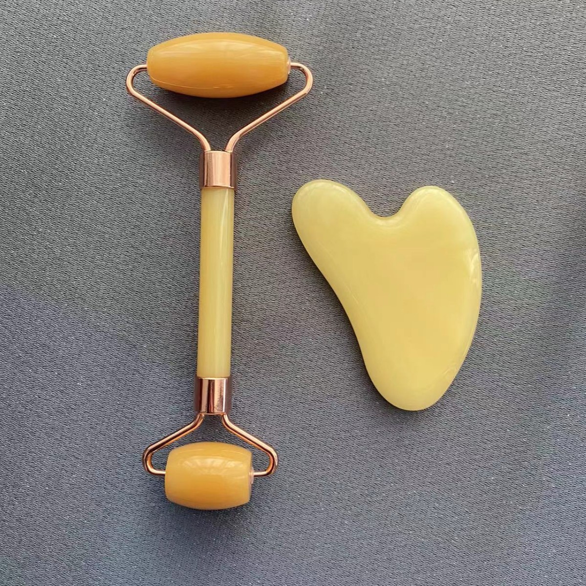 노란색 롤러 + 긁는 보드