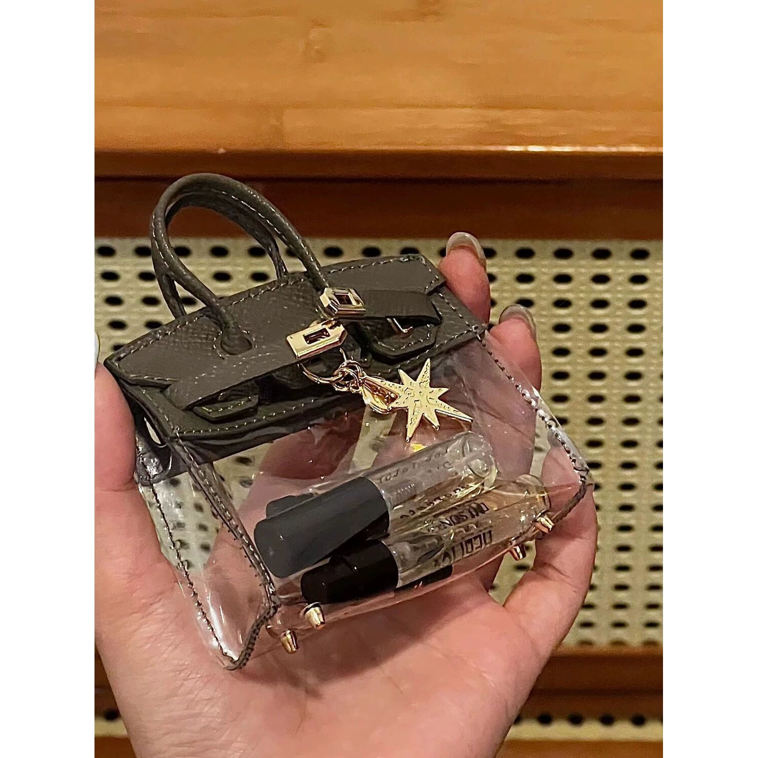 Маленькая красная книга та же мини-сумка 2023 новая прозрачная автомобильная сумка для ключей милая изысканная маленькая сумка для ключей