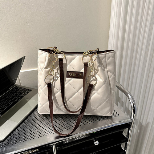 Casual large-capacity bag for women  spring new style simple and stylish commuter shoulder bag fashionable texture tote bag