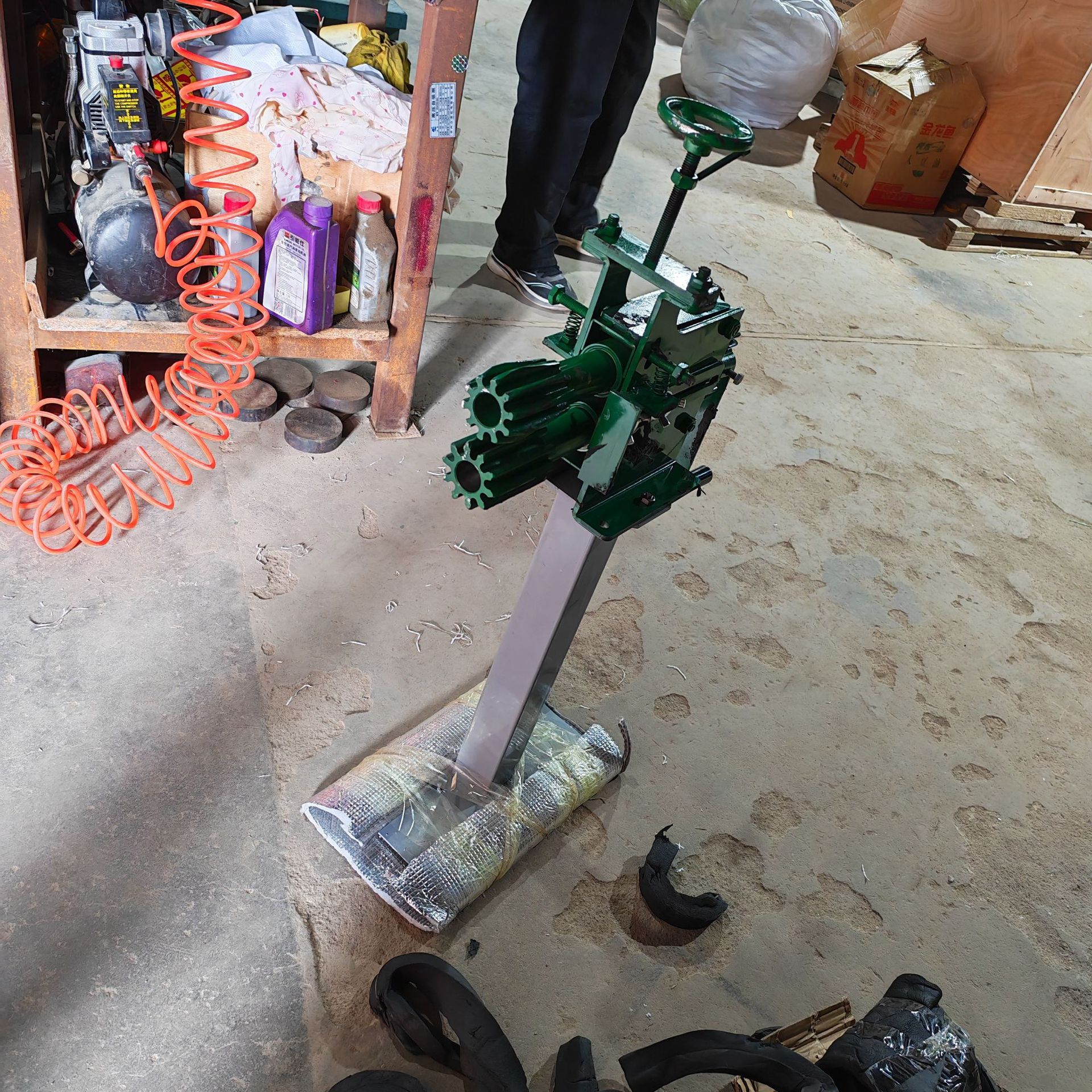 25.11.6魏洪丽压花机 (10)