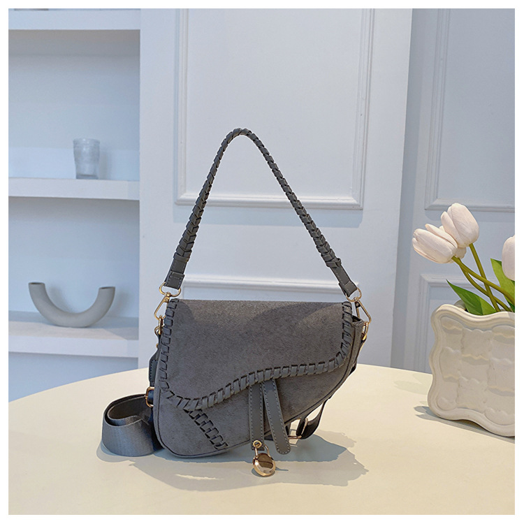 Styles de sacs à main chauds sur Facebook Sacs pour femmes 2024 automne nouvelle tendance de la mode sac de selle portable version coréenne simple givré épaule unique crossbod_voghion.com