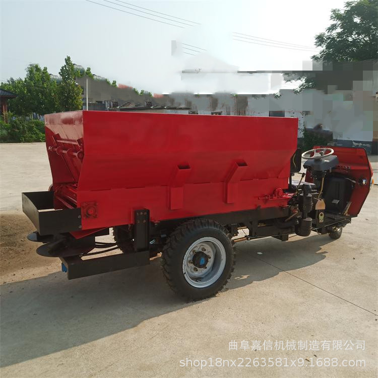 自走式全液压撒粪车柴油三轮撒粪车农场牧场用撒肥车