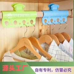 大きいサイズの干し布団を挟んで防風して服を干します。