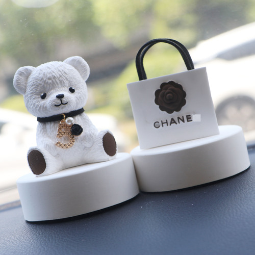 New Bear Car Ornaments Wholesale Car Perfume Aromatherapy Car Interiors Wholesale Cute Creative Car Interiors