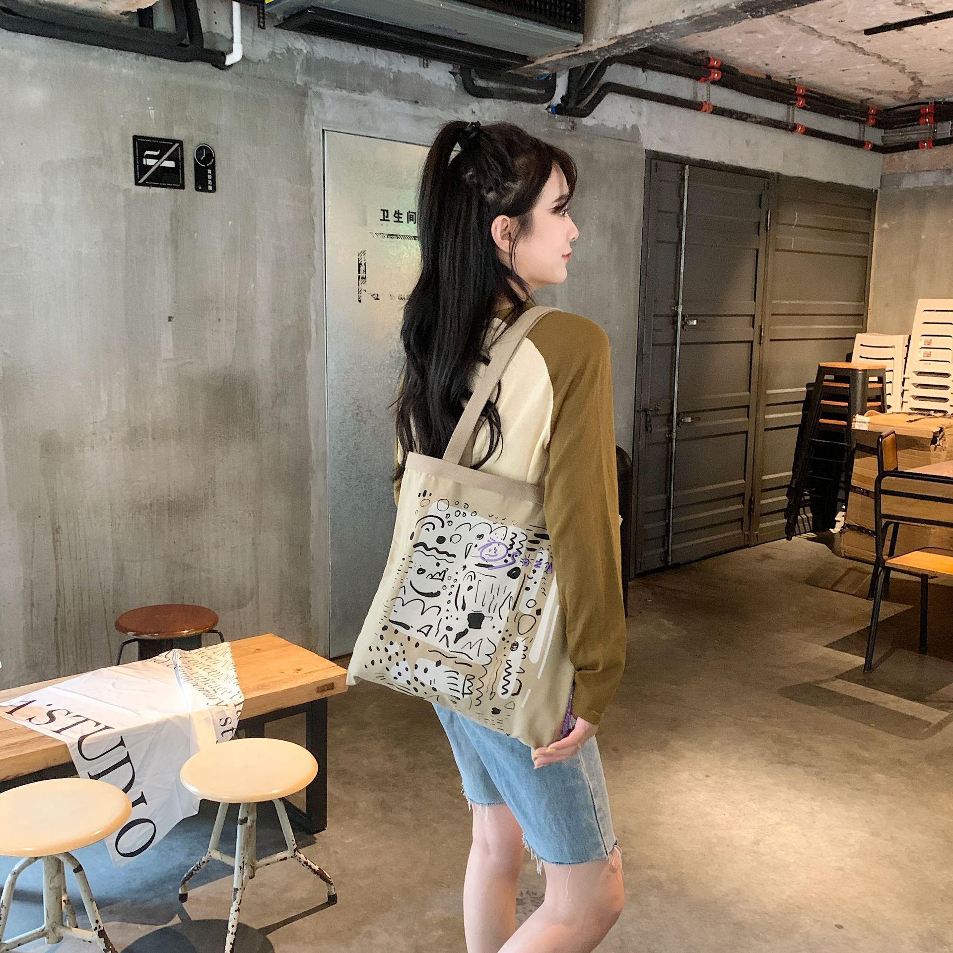 【 In Stock 】26102 letter graffiti printed canvas bag, large-capacity single-shoulder hand-carry shopping bag Tote from South Korea undefined