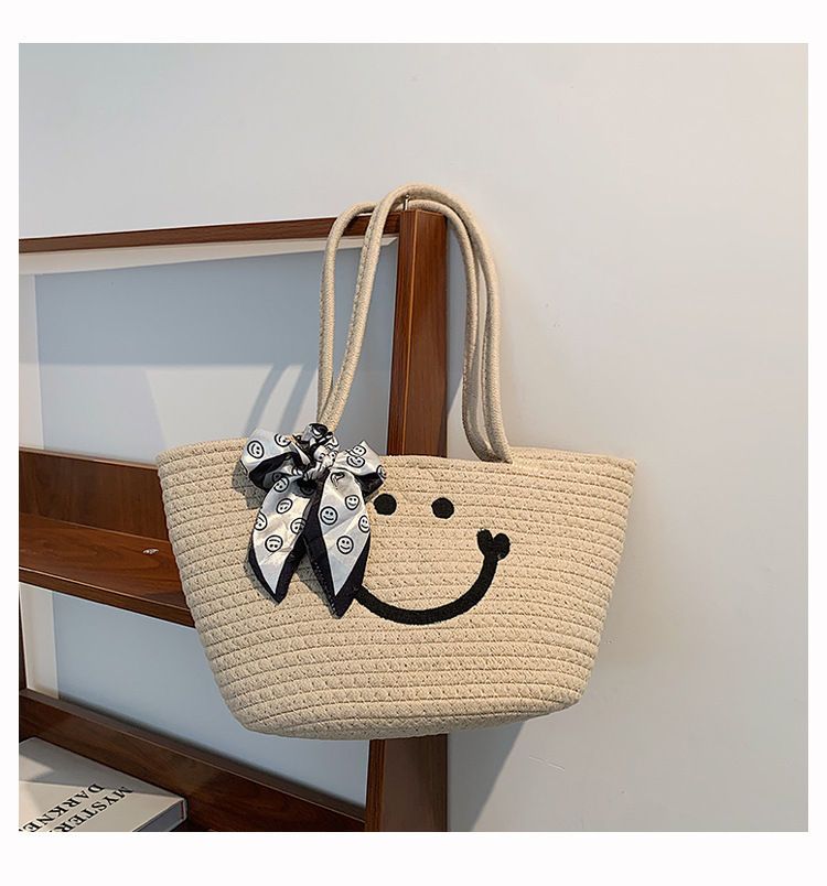 Nihaojewelry Retro Smiley Straw Woven Bucket Bag Wholesale display picture 4