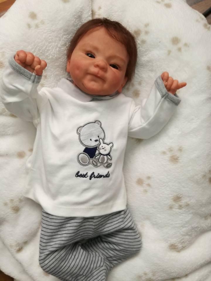 Como se muestra en la imagen de la muñeca