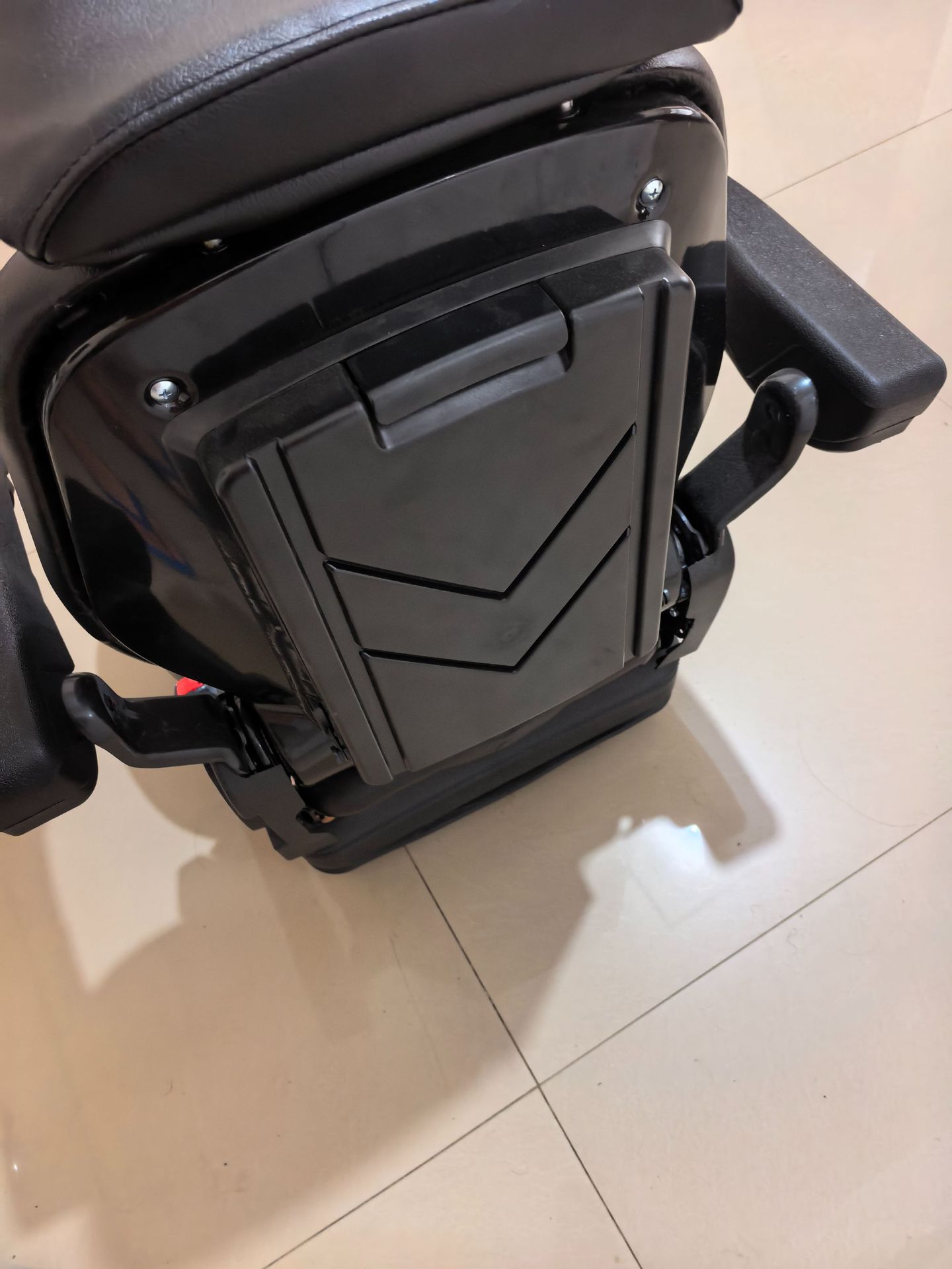 Universal modified seats for Heli forklifts, Hangcha sweepers, loaders, LiuGong, LonGong, Hyundai tricycles