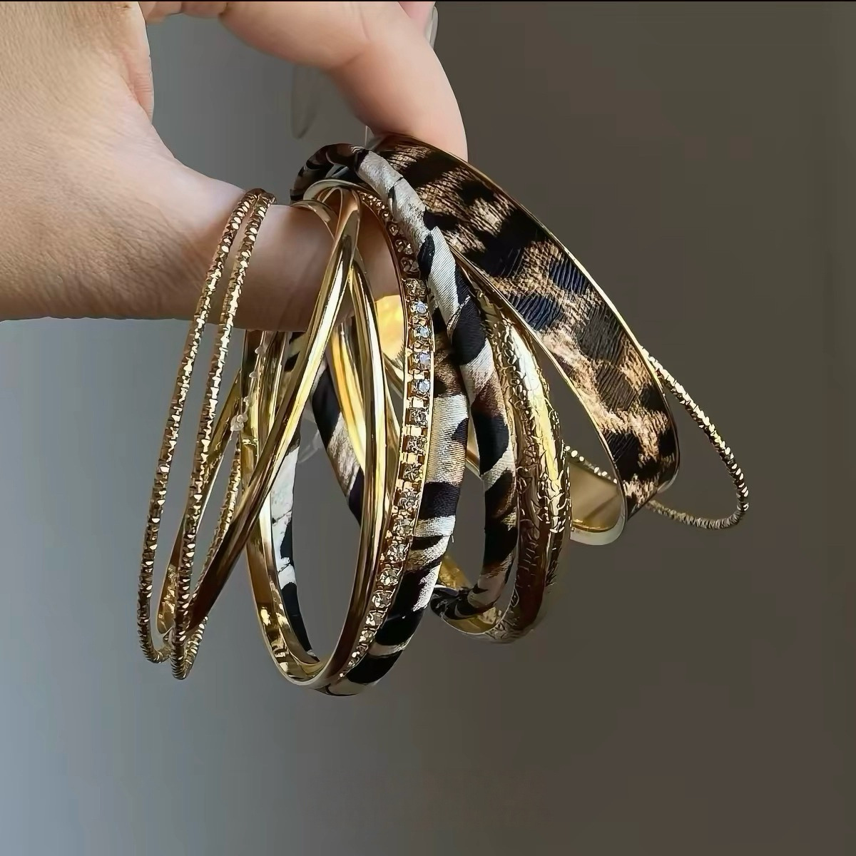 Leopard print ten-piece stacked bracelet set (alloy material)