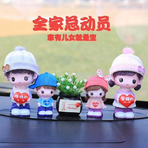 Cartoon bobblehead doll family portrait of three and four car resin ornaments creative balloon car interior decoration gift