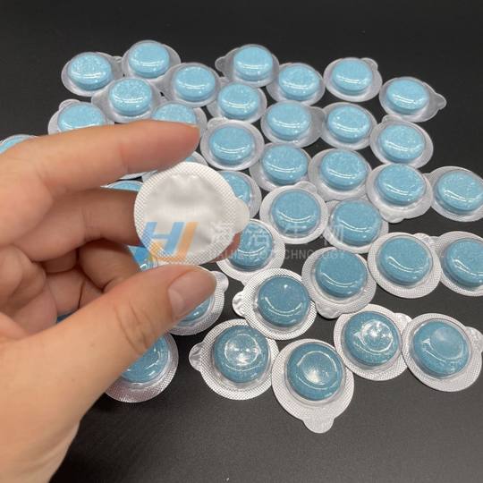 Portable glass water solid concentrated wiper essence car wiper water effervescent tablets four seasons decontamination cleaner