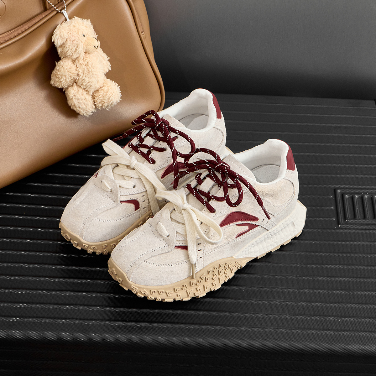 Cuero real ~ 7CM aumento de altura de zapatos de entrenamiento de mujer primavera y verano nuevo pequeño hombre deportivo casual zapatos Gump zapatos