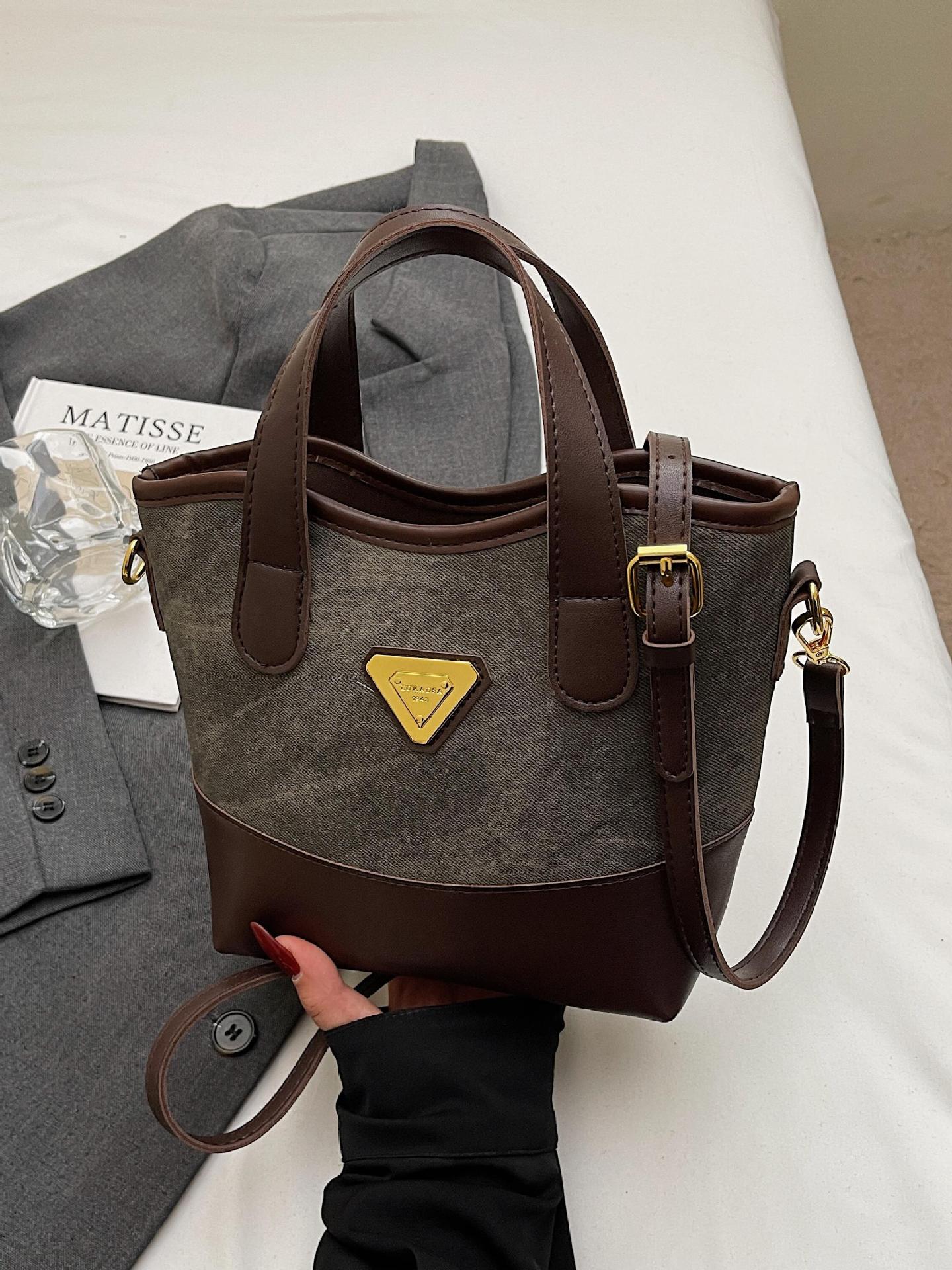 Bolso de mano de color de contraste de estilo explosivo de comercio exterior para mujer 2025 nuevo bolso de mensajero de moda salvaje bolso de cubo de ocio retro