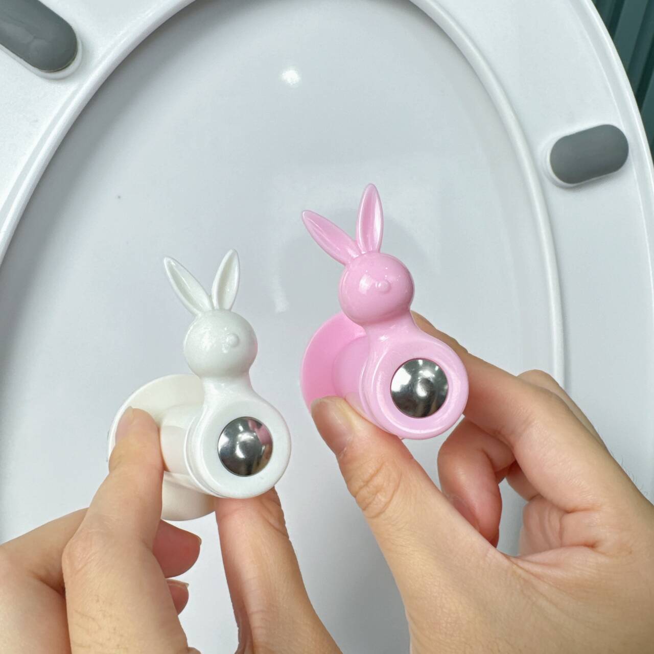 马桶圈防掉落挂钩马桶盖立不住合不上往下掉夹子卡扣掀开固定神器