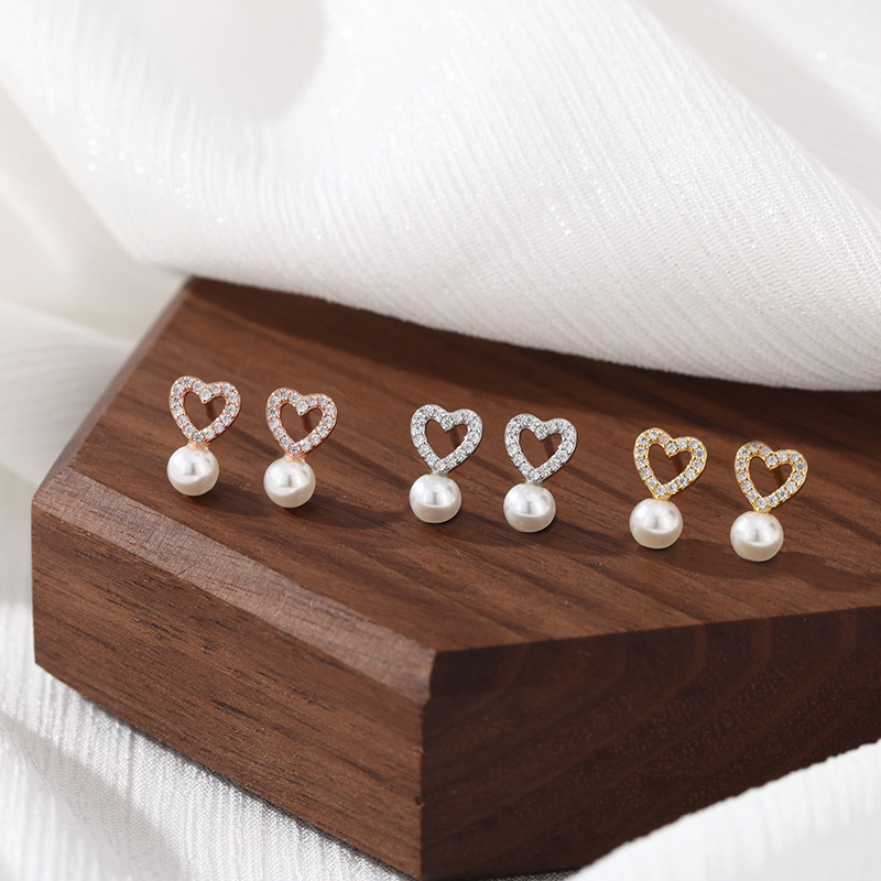 1 Pair Elegant Heart Shape Pearl Inlay Sterling Silver Artificial Diamond Ear Studs display picture 1