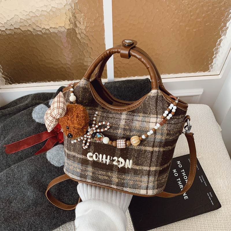 Otoño 2025 nuevo perro cuentas bolso de cubo bolso de viaje femenino estilo coreano retro mochila de hombro esmerilado