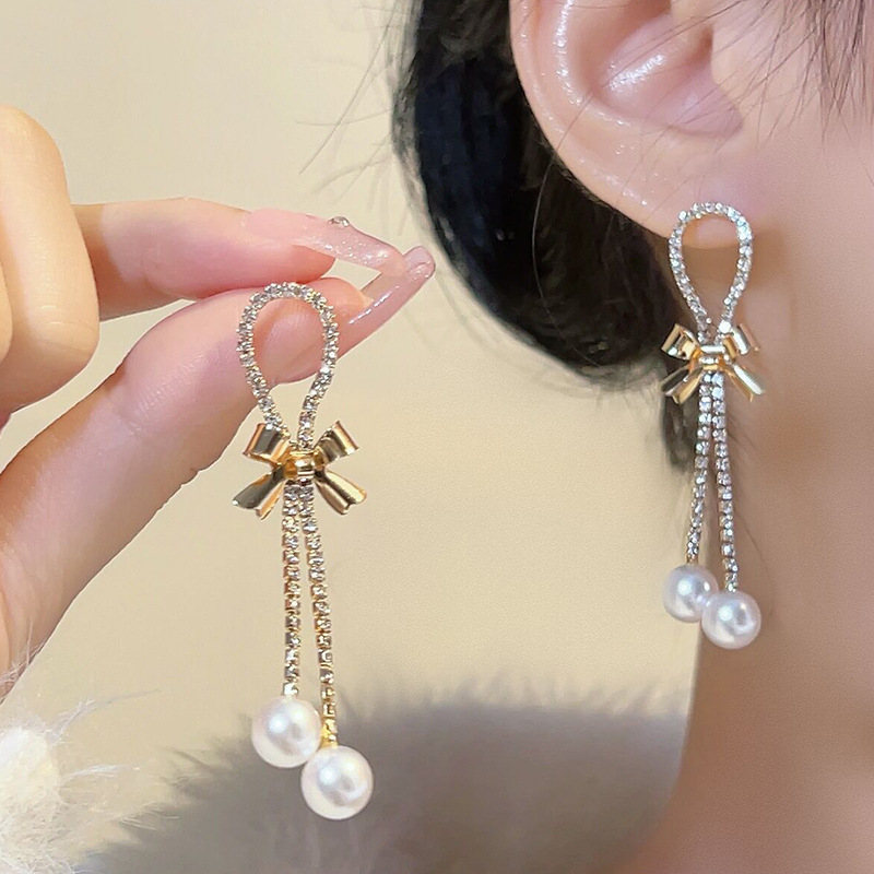 Diseño de nicho de alta gama borla larga sin orejas clip de oreja elegante estilo occidental de las mujeres cara-mirando pequeños nuevos pendientes de moda