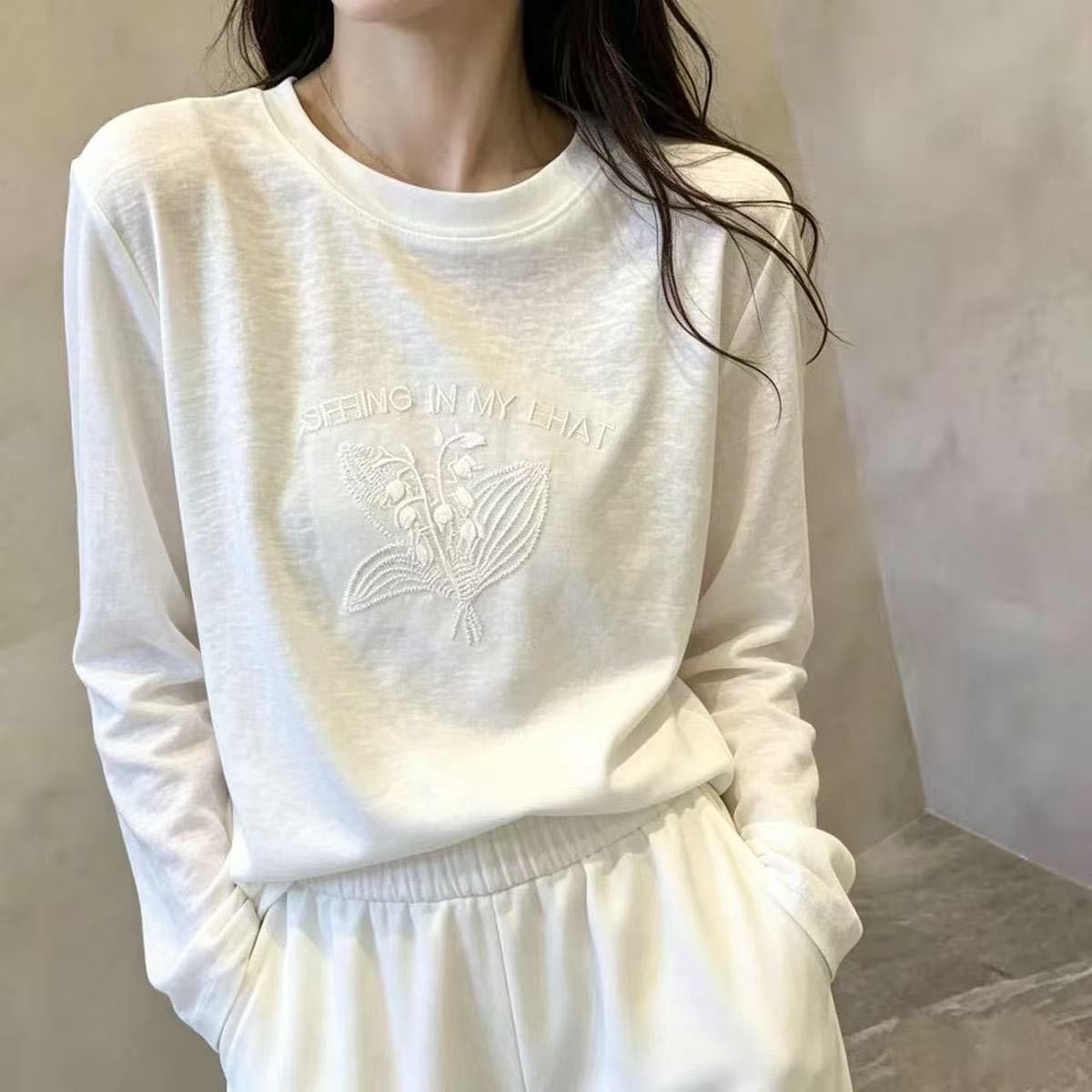 Snowflake cotton skin-friendly embroidered long-sleeve T-shirt for women, early autumn 2026 new style, loose, slimming, versatile, simple top for women