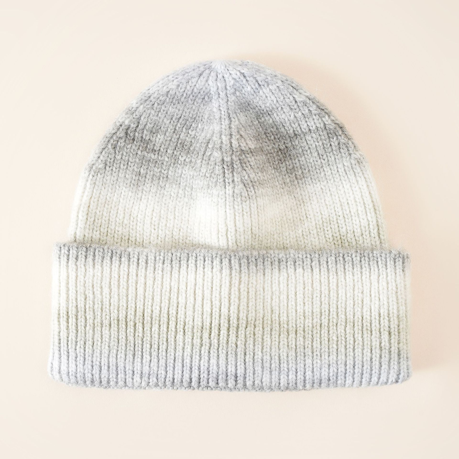 Blanco y gris