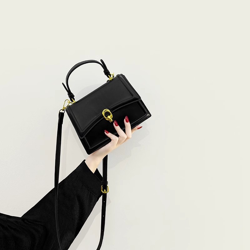 This year's trendy women's autumn versatile 2023 new retro single shoulder crossbody bag with quality hand-held small square bag