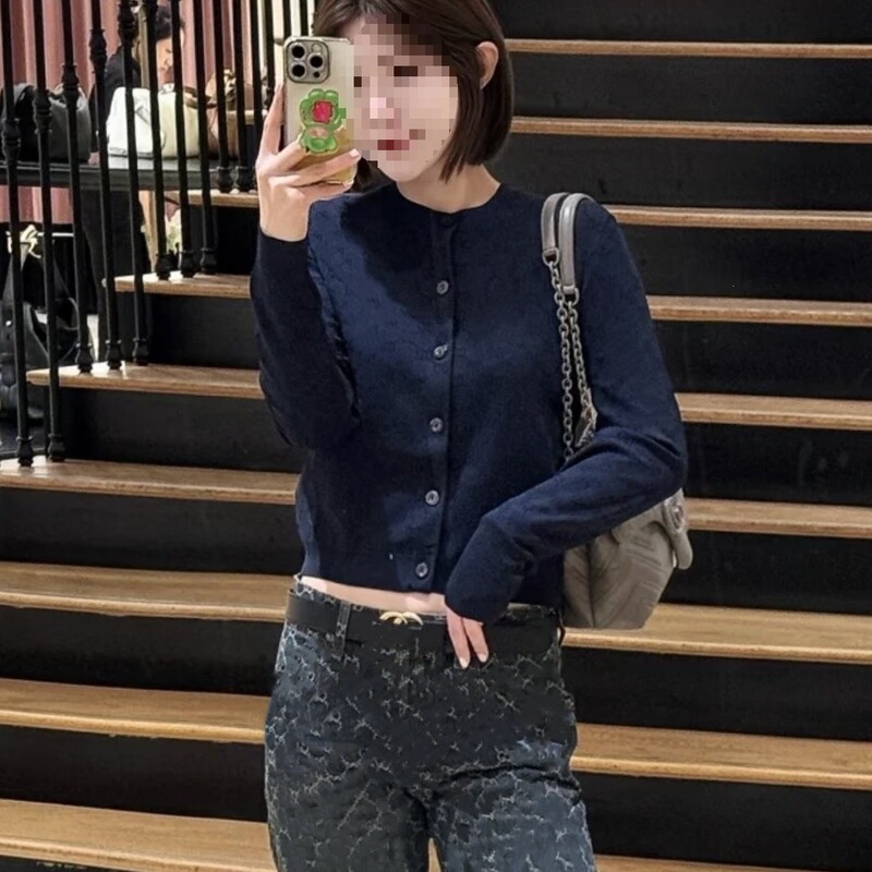 Shenzhen Nanyou High-End Women's Fashion Cardigan 2026 Spring/Autumn New Slim Fit Commuting Knitwear Versatile Vintage Pattern Sweater Shenzhen Nanyou High-End Women's Fashion Cardigan 2026 Spring/Autumn New Slim Fit Commuting Knitwear Versatile Vintage Pattern Sweater