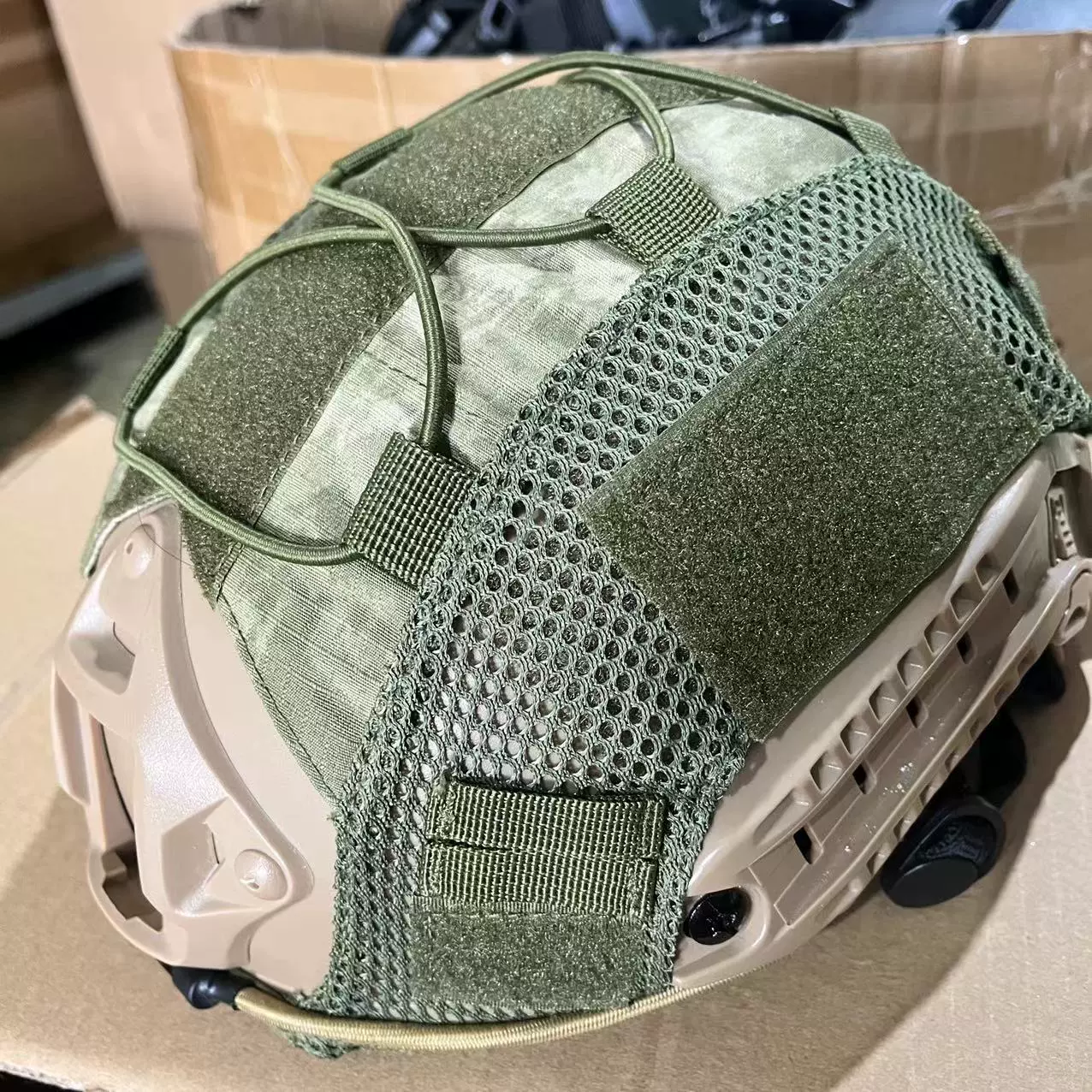 Tactics camouflage helmet, travel elastic strap
