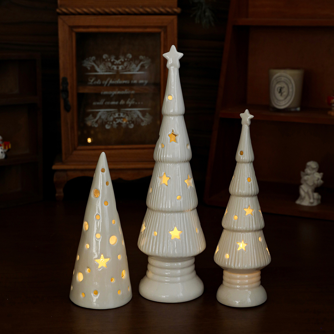 Nuevos productos transfronterizos decoración de cerámica luminosa casa de Navidad casa de estilo europeo hueco decoración de mesa lámpara de noche luz de atmósfera en stock