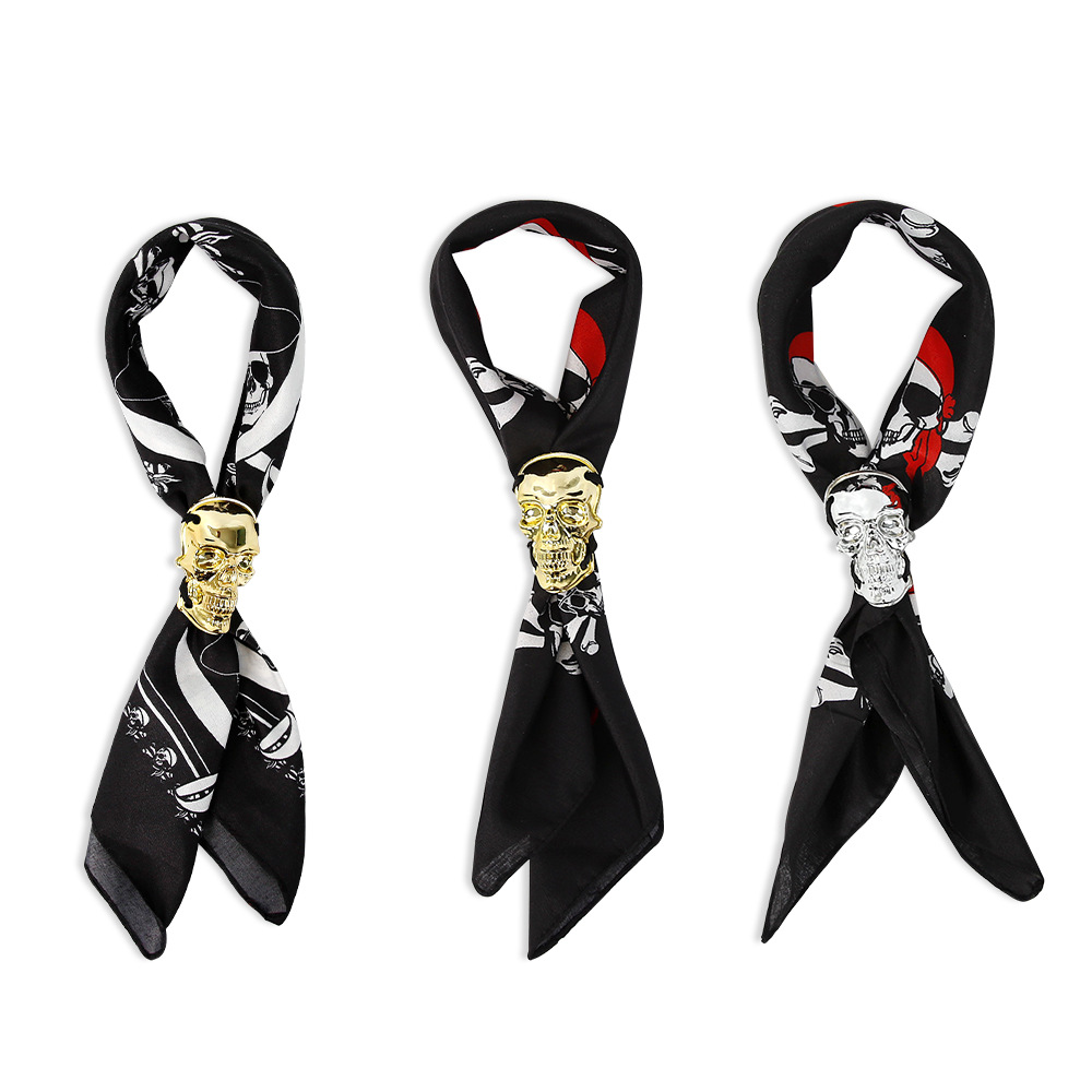 Pañuelo de Halloween de Amazon para niños y adultos, decoración para fiestas temáticas de fantasmas, corbata de poliéster, pajarita con calavera dorada.