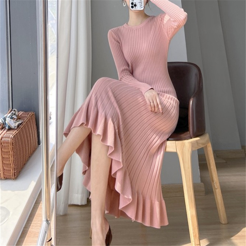 Herbst Fischschwanz Strickkleid Damen, mittellang über dem Knie, Basislage und schmale Passform, gepaart mit einem Pelzmantel für_voghion.com