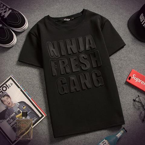 夏の大きいサイズの半袖tシャツの男性はゆったりしています。