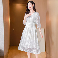 夏季新款时尚大牌刺绣真丝连衣裙高端桑蚕丝绣花连衣裙优雅
