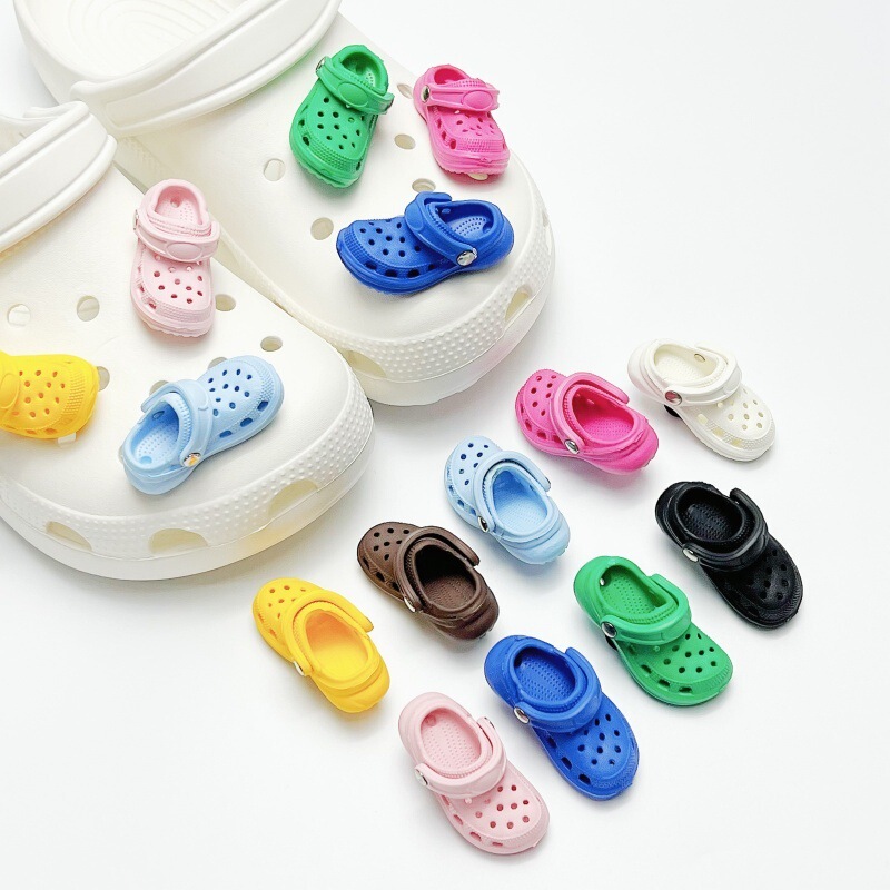 Creative Mini Slipper Keychain, Cute Clog Shoe Keychain Pendant, Fun and Versatile Small Accessory Charm