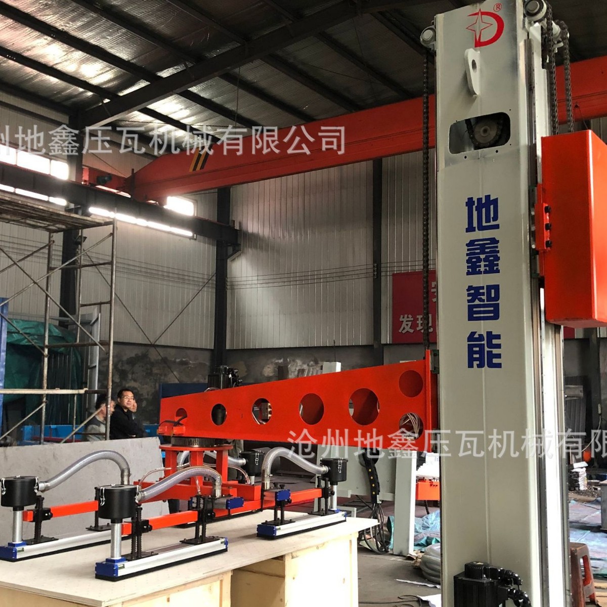 吸盘式码垛机设备 立柱旋转式机械臂码垛机 输送码垛平台 地鑫