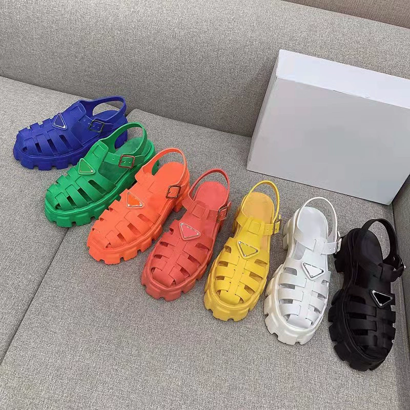 2022 Лето Новые женские туфли на толстой подошве с кексами, увеличивающие рост, полые римские сандалии Baotou, женские FD02206587