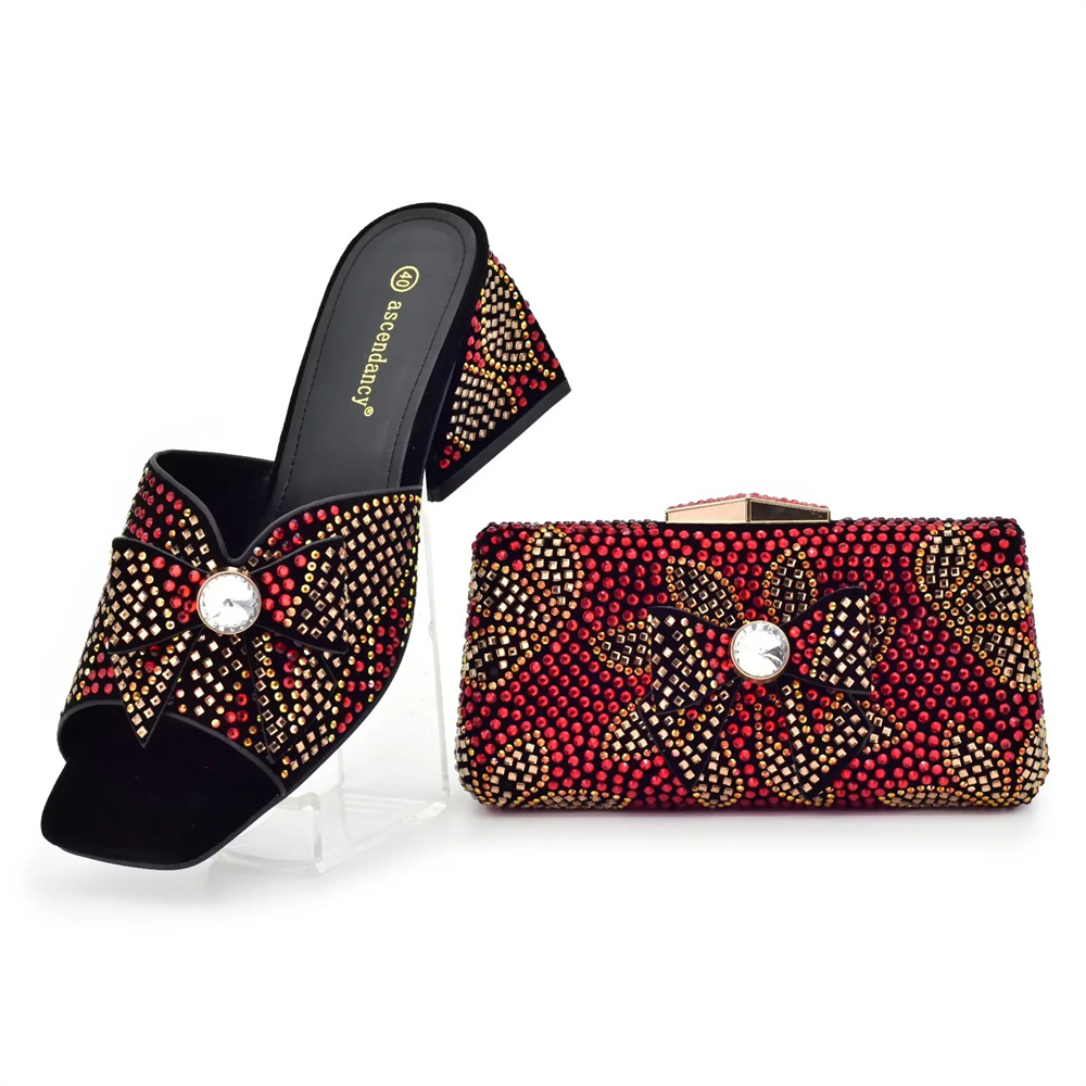 Vintage strasszokkal díszített női magassarkú cipő hozzáillő clutch stílusú vacsorához való öltönnyel_voghion.com