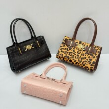 ���S��ҫ���w¶˼�S��ͬ����˰���ɫ�{�~�y������μ�б�����˰�