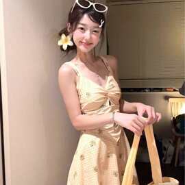 泳衣女2025新款连体裙式遮肉显瘦少女学生甜美保守海边度假高级感