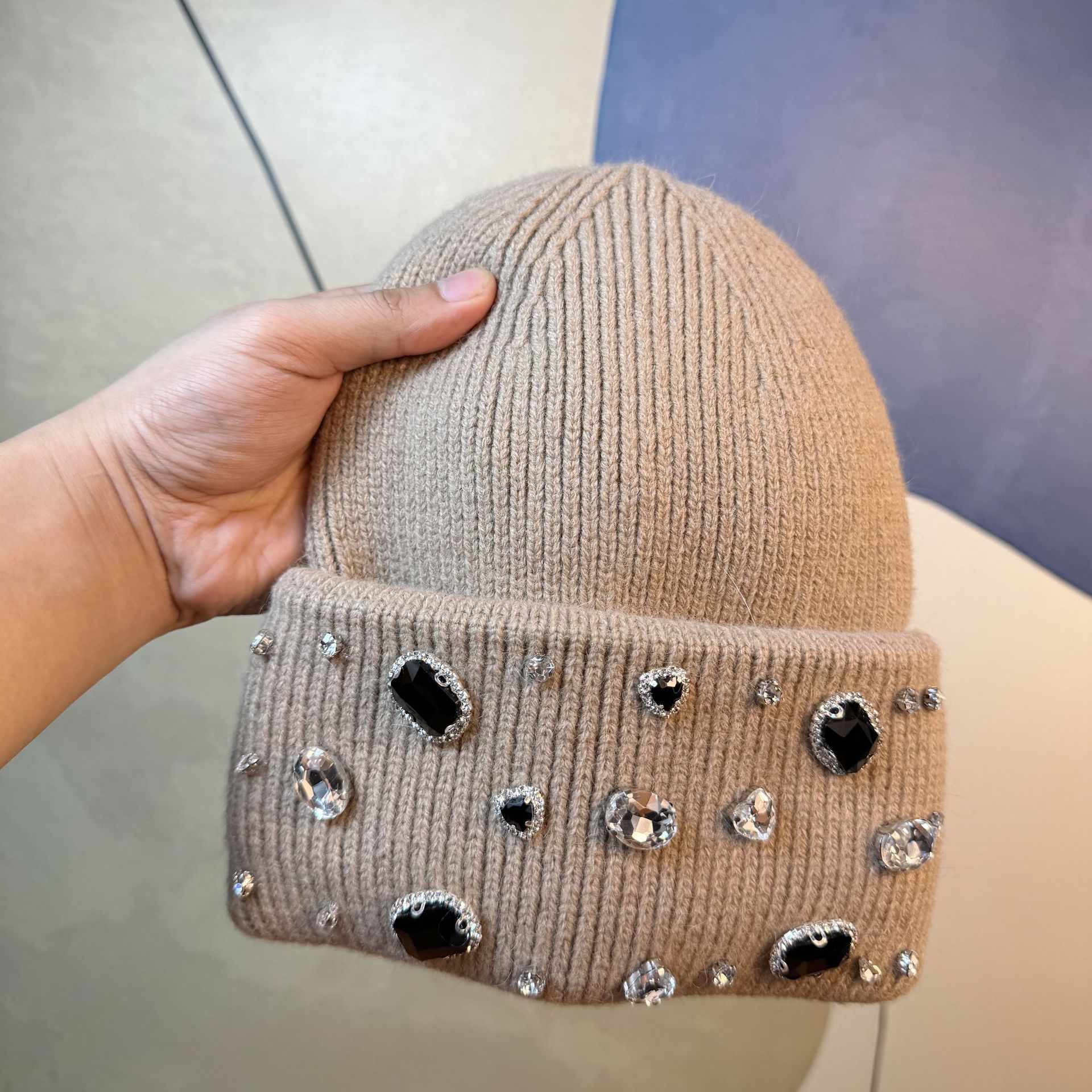 Damen Herbst- und Winter-Strickmütze aus Kaninchenhaar Warme Dicke Beanie-Mütze Modische Strass-Verzierte Einfarbige Lässige Strickmütze – Detail 5
