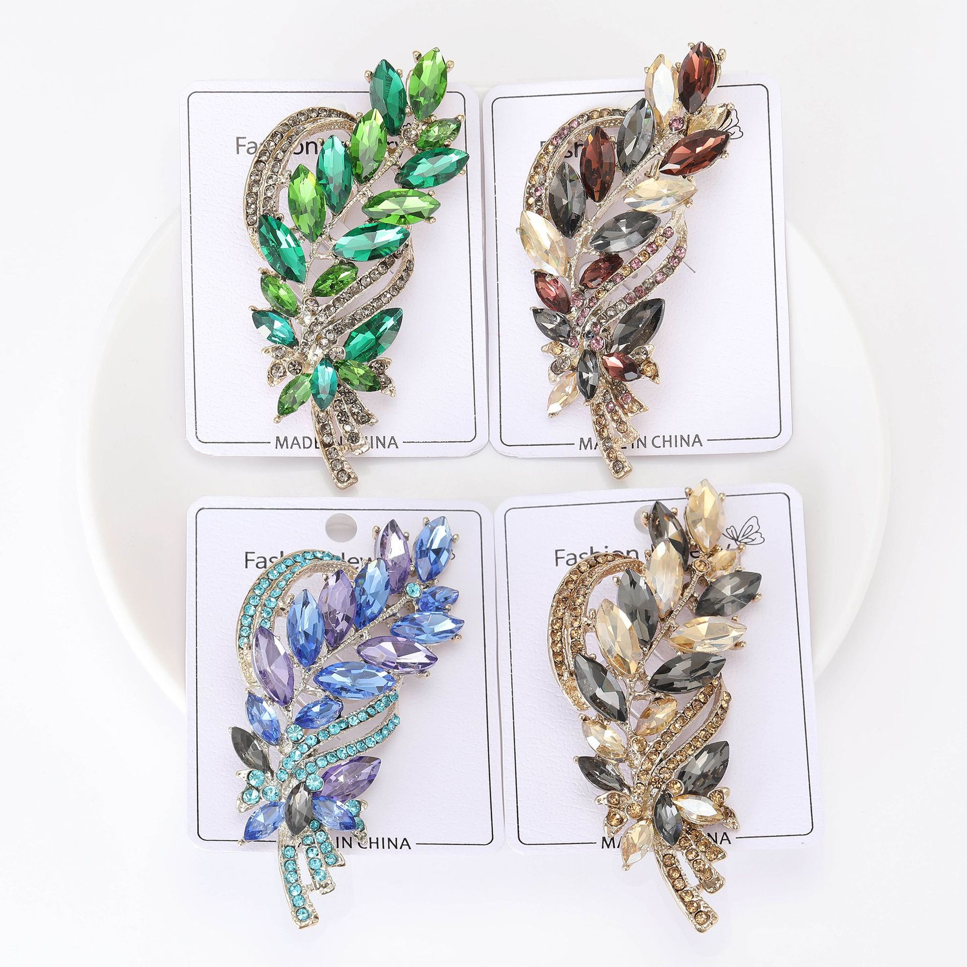 35g Weight Brooches Classification Banquet, Party, Street Occasion Alloy Material Leaf Pattern Women's Gender Simple Style Style Simple Style Pin Leaf Alloy Women's Brooches 1