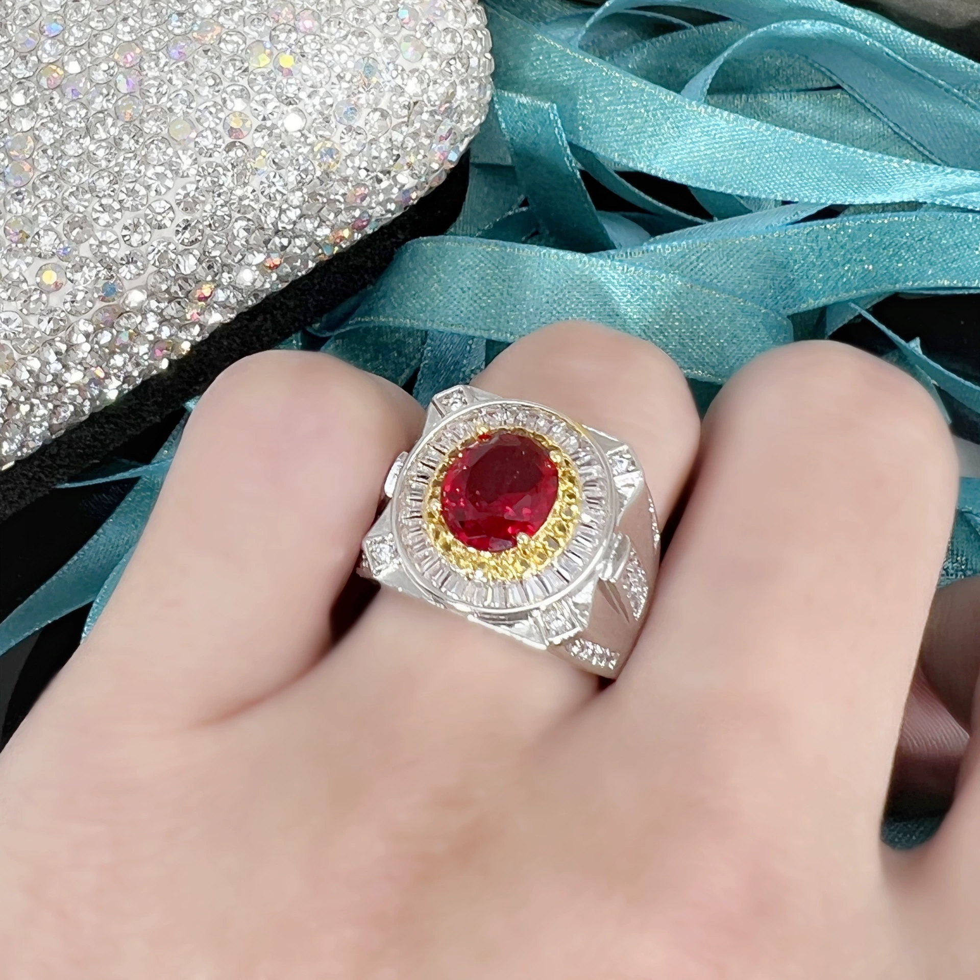 Двухцветное кольцо с камнем Ruby, европейский стиль, инкрустированный кристаллами