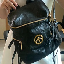 GL女包无性别主义褶皱意大利黑石背包水波纹箭头大容量包