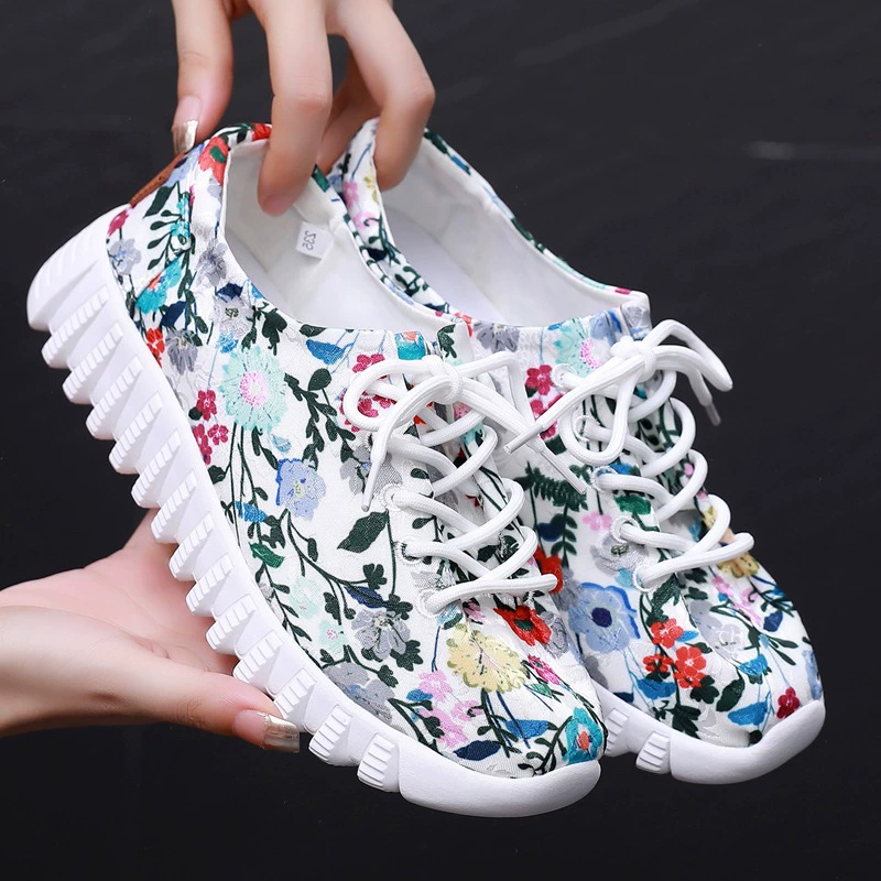 Новые стильные старые пекинские тканевые туфли для женщин, нескользящие туфли для мам на мягкой подошве, женская модная повседневная обувь, кроссовки на плоской подошве со шнуровкой