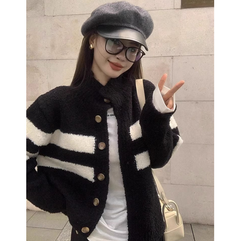 Retro japonés de cuello alto negro y blanco a rayas de punto Cardigan mujeres otoño invierno suéter glutinoso suave abrigo perezoso