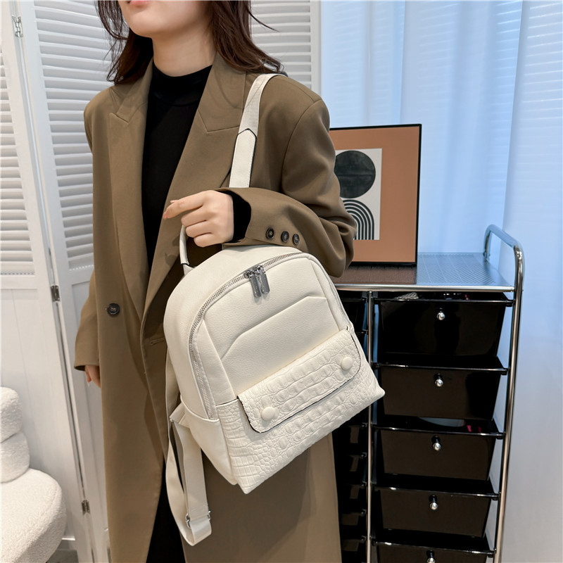 Leisure bag 2024 new fashionable versatile large capacity class commuting women's backpack_voghion.com