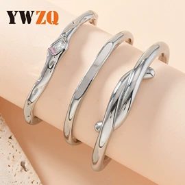 戒指;吊坠;手镯