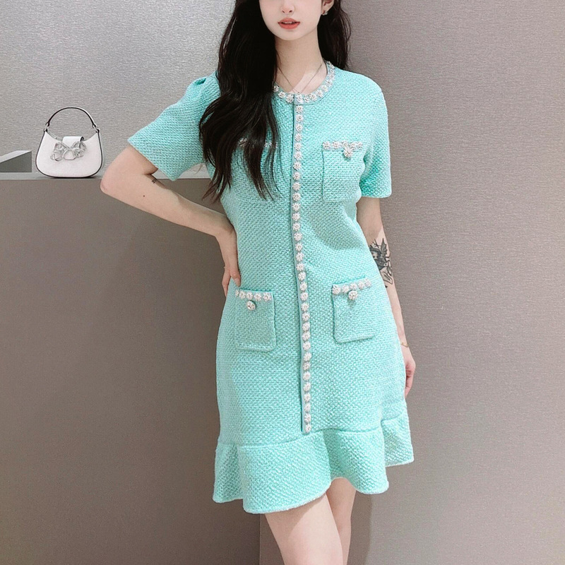 2025 Early Autumn New Mint Green Daughter Style Xiaoxiang Knitted Short-Sleeved Dress with Diamonds Slim Ruffled Skirt