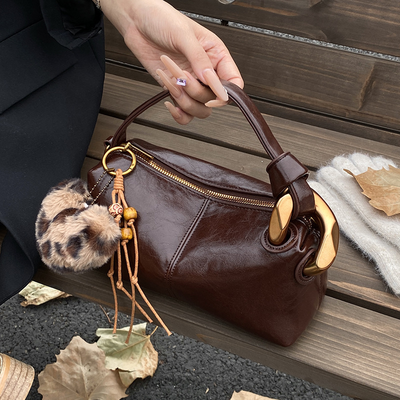 Retro Maillard Brown Small Bag for Women 2026 New Autumn and Winter Versatile Crossbody Bag Fashionable Handbag Pillow Bag