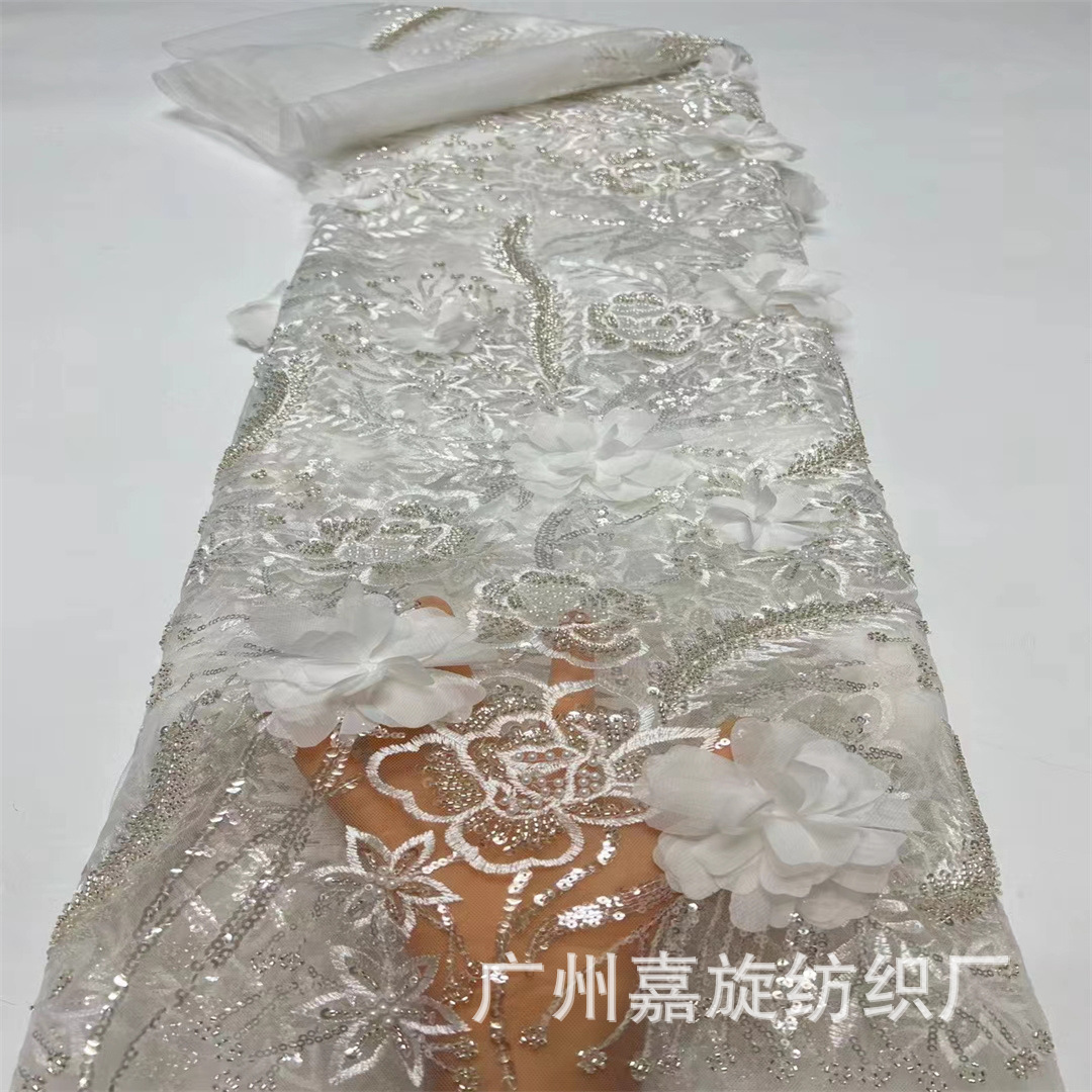 Nuevo clavos de cuentas de plumas de flores de sequilla tela bordada flor hecha a mano vestido de boda cheongsam tela de encaje de malla