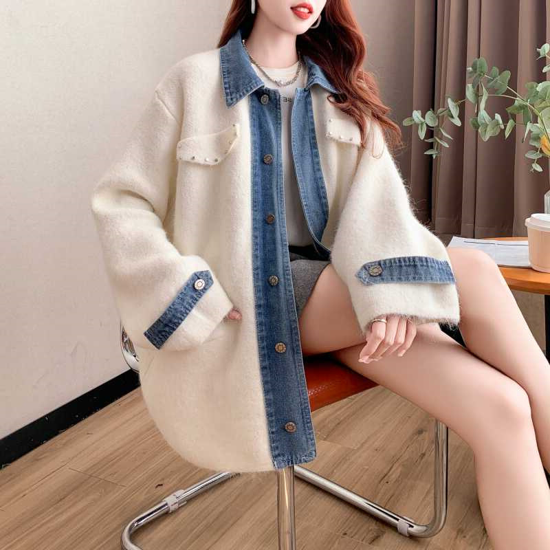 Damenbekleidung Neues Herbst- und Winterdesign, mittellange Pulloverjacke im Denim-Spleißen für Damen, lockerer und modischer Strickjackentrend_voghion.com